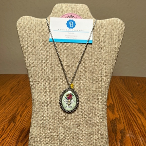 Floral Bee Pendant Necklace‎